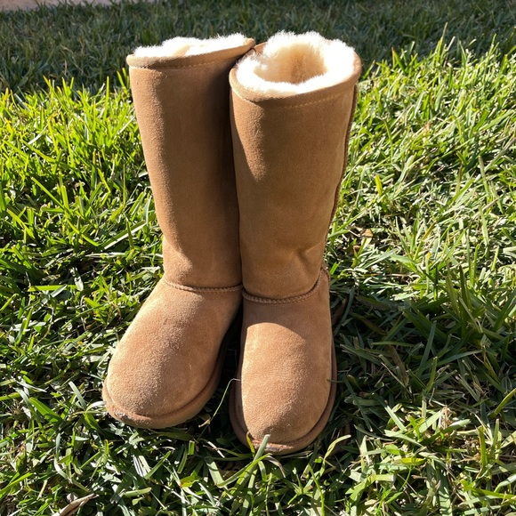 UGG Classic Tall chestnut Size 5 womens winter boots - Picture 2 of 11